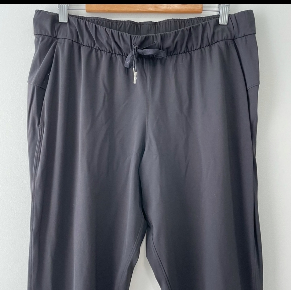 Lululemon On the Fly Jogger Black Luxtreme Sz 12